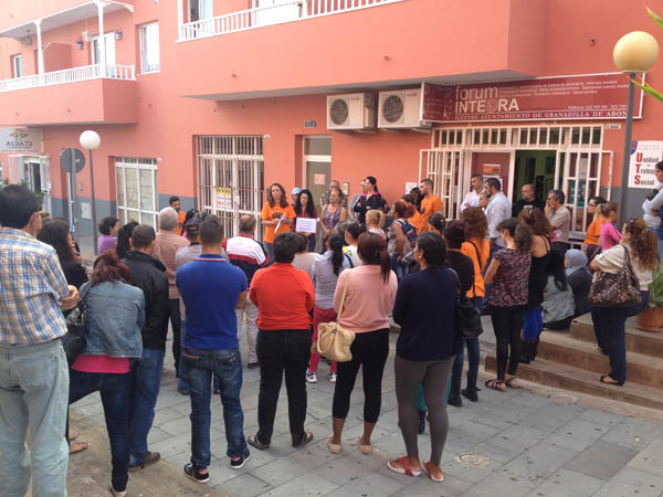 Servicios Sociales reclama una PCI digna uniéndose a la ‘marea naranja’