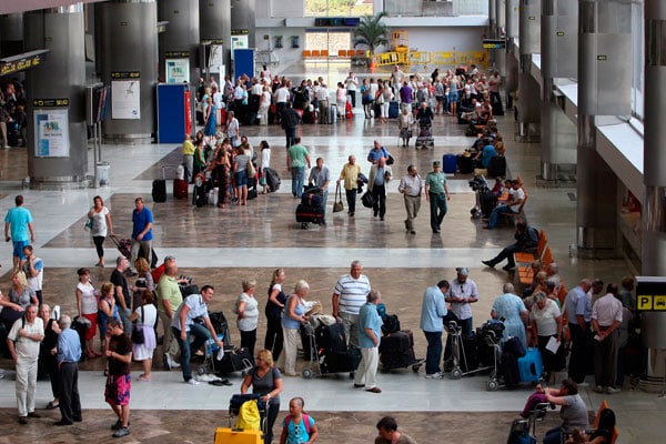 Tres personas detenidas en el Aeropuerto del Sur por robar el equipaje a pasajeros