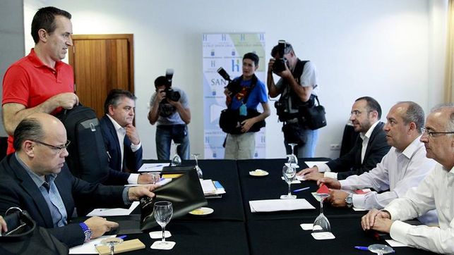 Consigna de la Mesa del Pacto regional: Frenar a los ‘rebeldes’, entre ellos CC de Granadilla