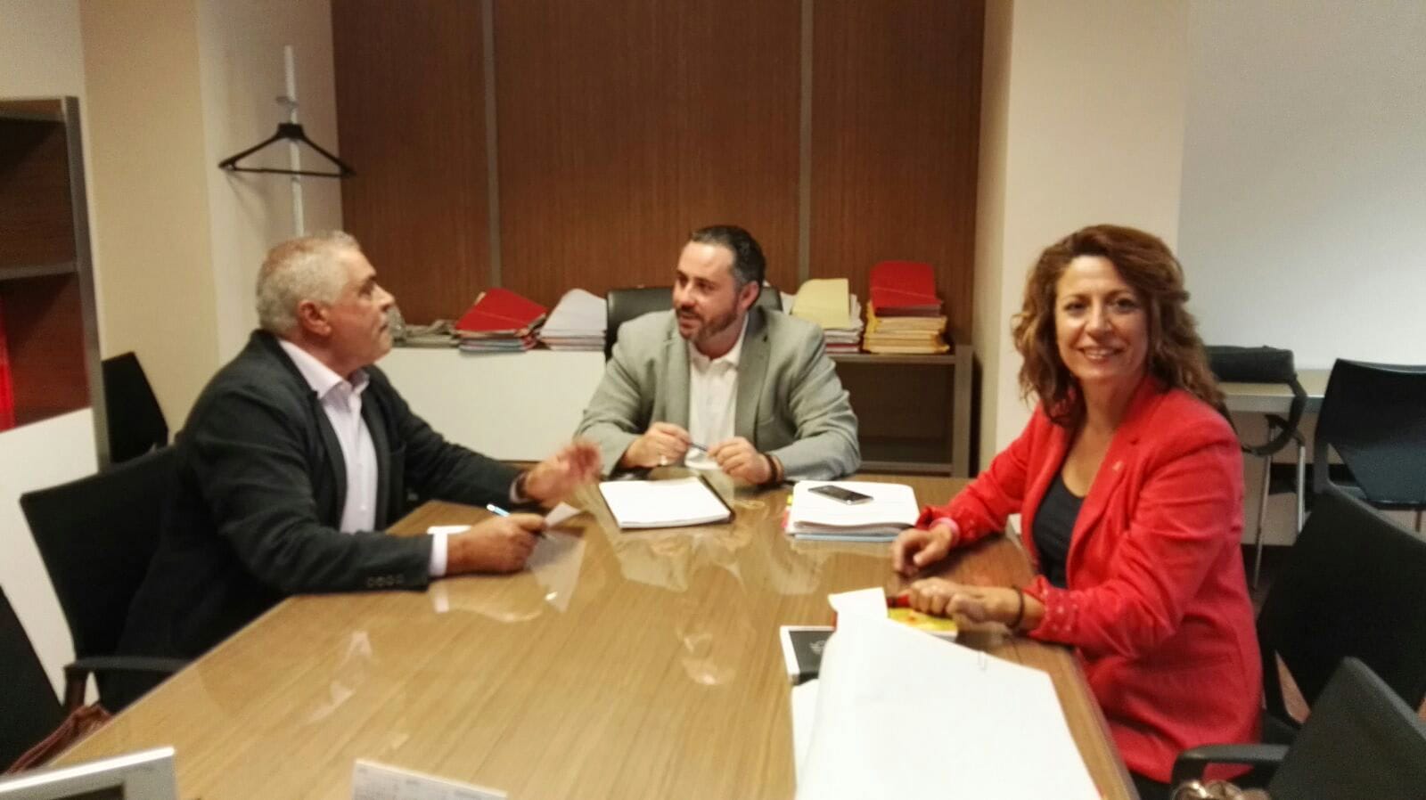 Ayuntamiento y Gobierno de Canarias abordan la política municipal de viviendas