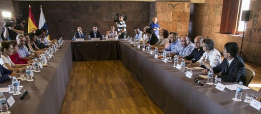 Reunión de alcaldes, Cabildo y Gobierno de Canarias para agilizar el cierre del ‘Anillo Insular’