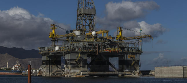 Las plataformas petrolíferas formarán en breve parte del paisaje del Puerto Industrial de Granadilla