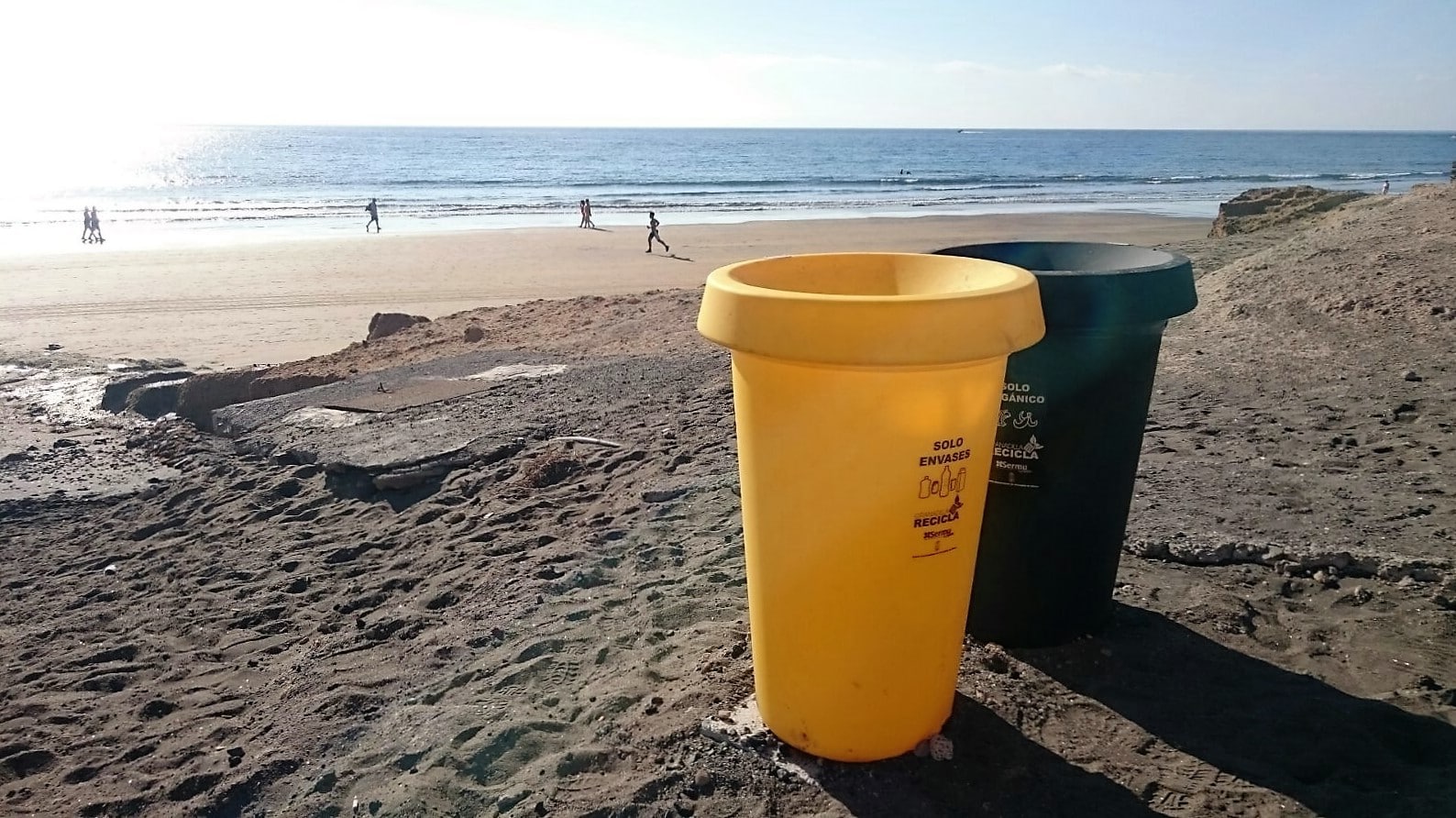 La recogida selectiva de residuos se extiende a las playas del municipio