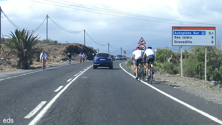 El peligro para los ciclistas que circulan por la carretera TF-64 en su tramo El Médano – San Isidro