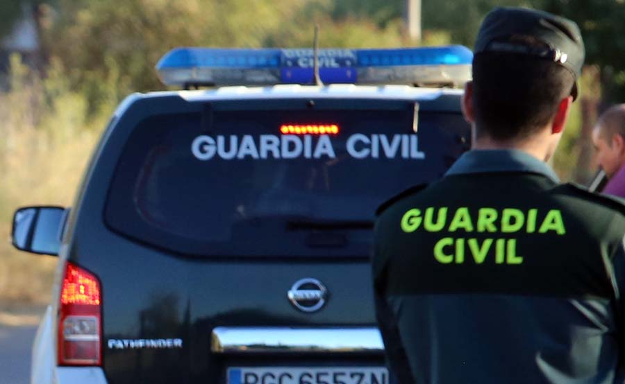 La astucia de un vecino permite a la Guardia Civil detener a dos delincuentes en San Isidro