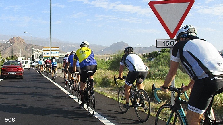 Apostando por adaptar nuestras carreteras para la práctica del ciclismo como deporte y atractivo turístico