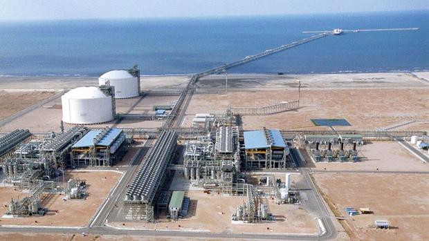 No definitivo del Gobierno de Canarias a la ‘Planta de Gas’ del Puerto de Granadilla mientras el Cabildo y el sector empresarial defienden su instalación